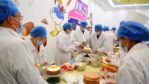 ���˸�Ů�ڻ����